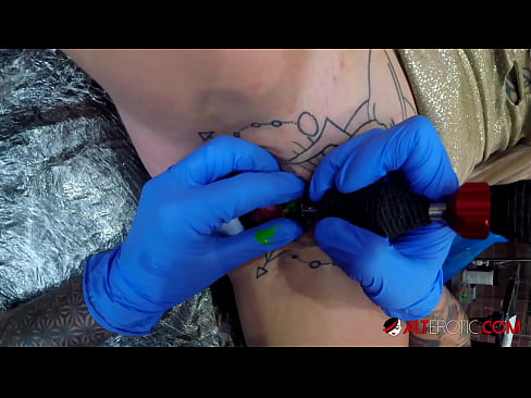 ❤️ Ekstremt tatovert hottie Sully Savage tok en tatovering på klitoris ️❌ Hjemmelaget porno på porno no.pornplaybb.ru ️❤